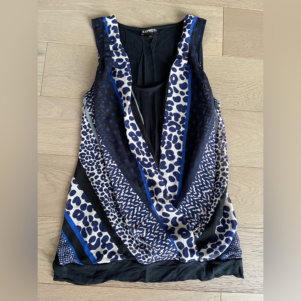 Express Leopard Print V-Neck Top - Picture 3 of 4